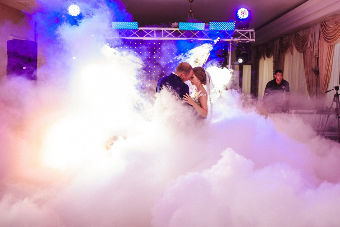 Замовити важкий дим на весілля ціна в Києві